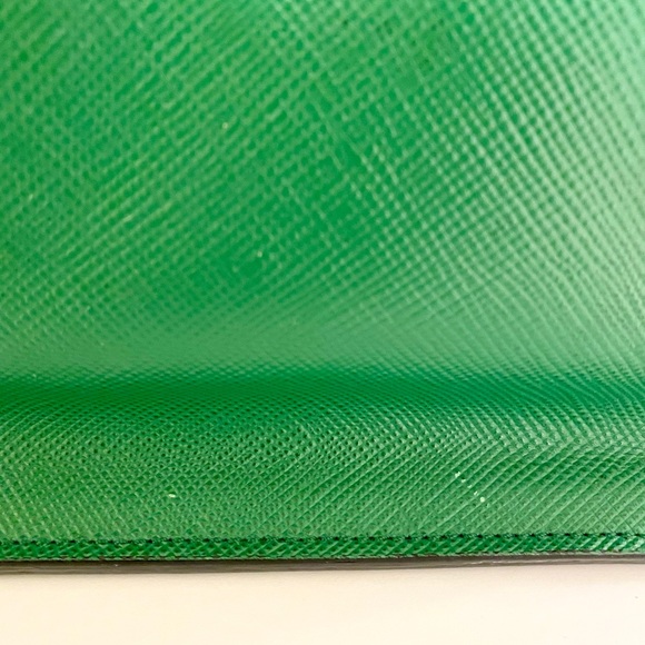 Prada Saffiano Cuir Large Double Zip Tote in Verte - Picture 14 of 15